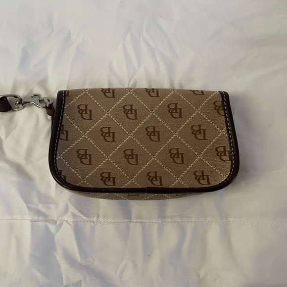 Dooney & Bourke small clutch - Picture 4 of 4
